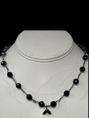 BLACK GLASS BEAD WITH CHARM PENDANT NECKLACE